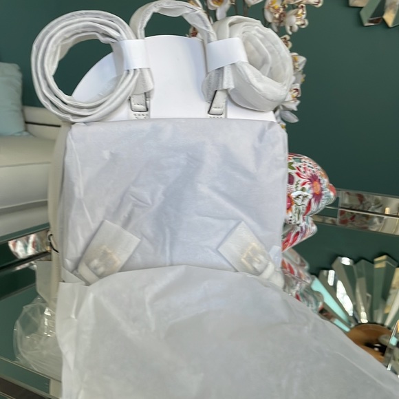 Michael Kors🎒🎒🌼🌼 - Picture 9 of 12